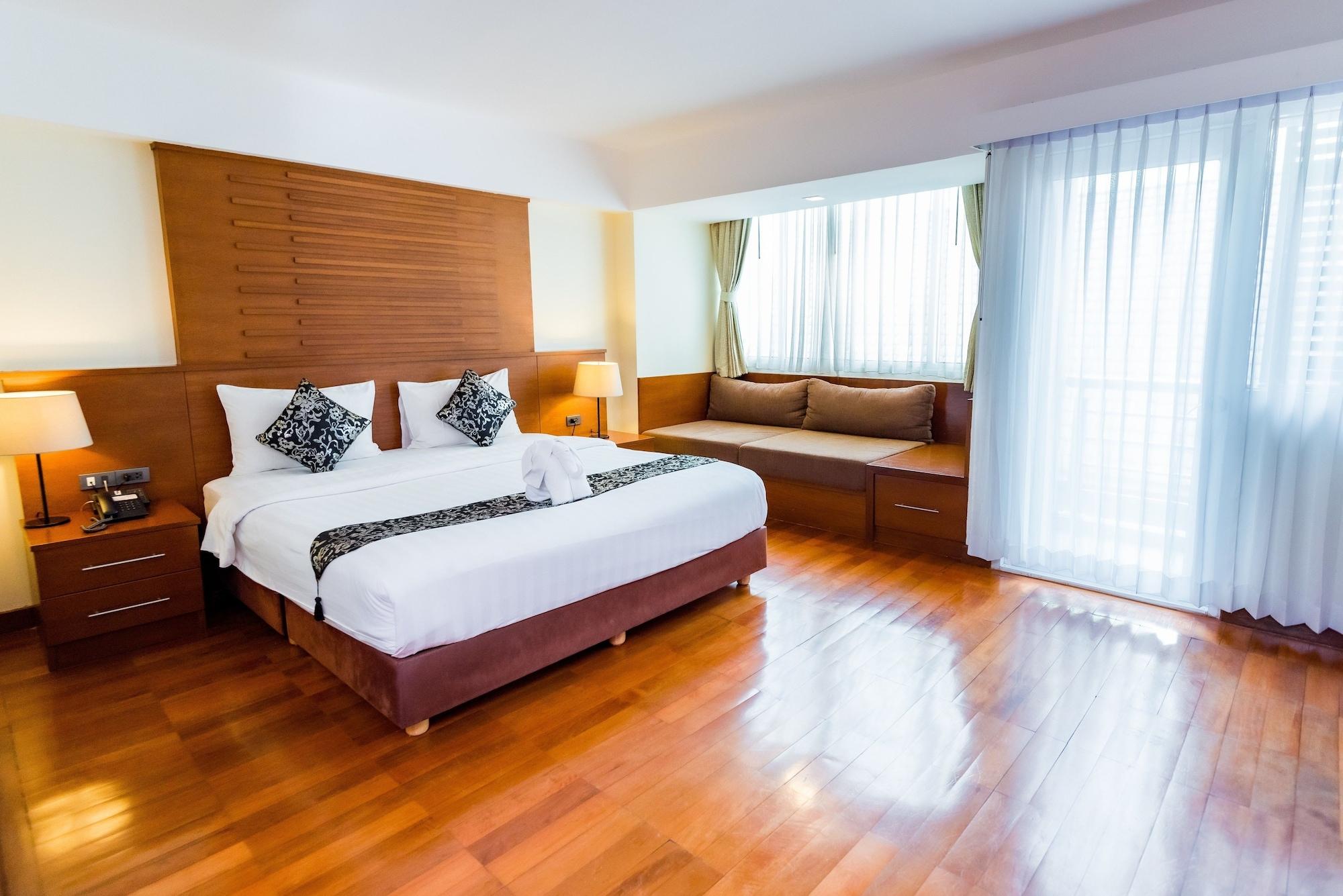 Bally Suite Sukhumvit Бангкок Екстер'єр фото