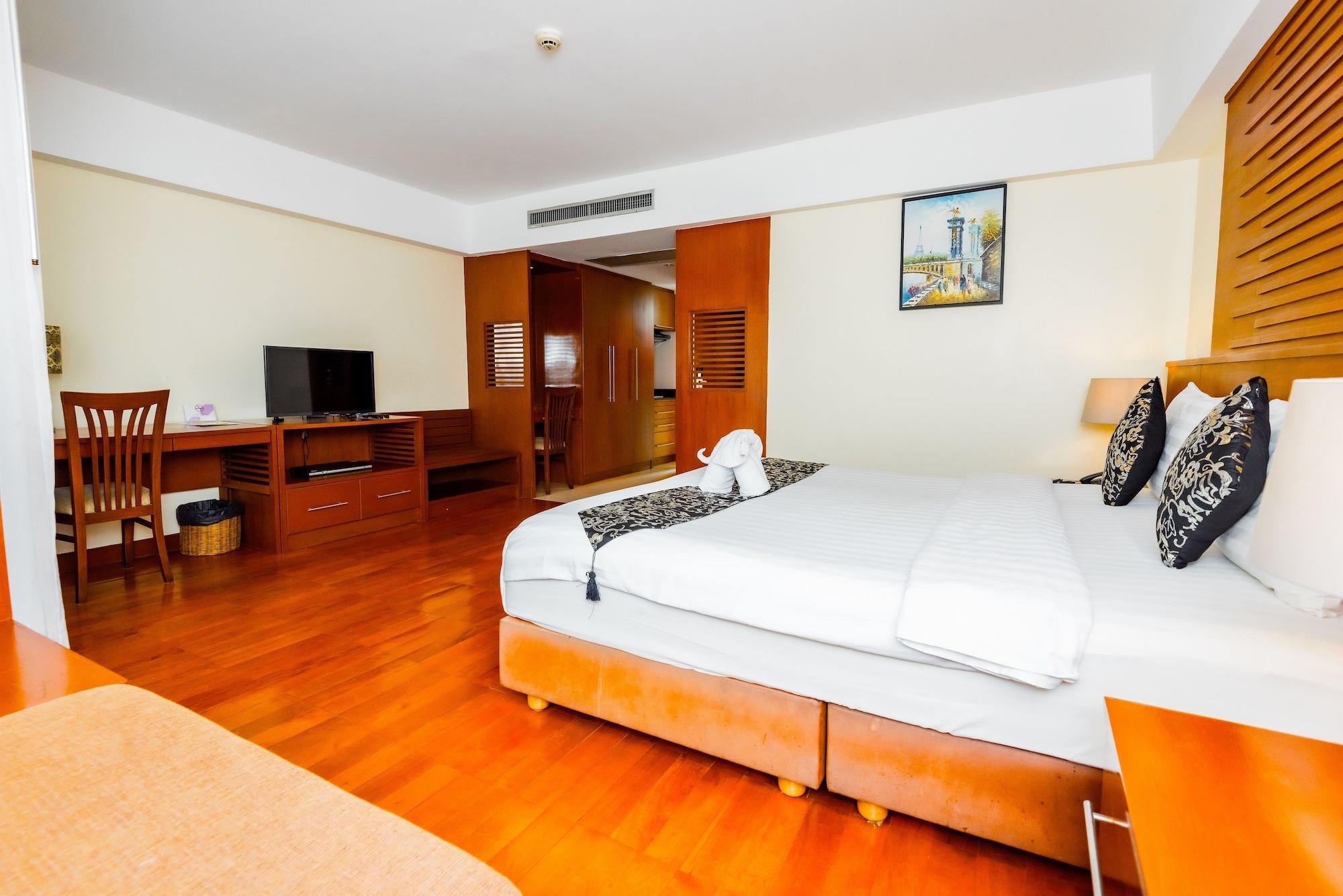 Bally Suite Sukhumvit Бангкок Екстер'єр фото