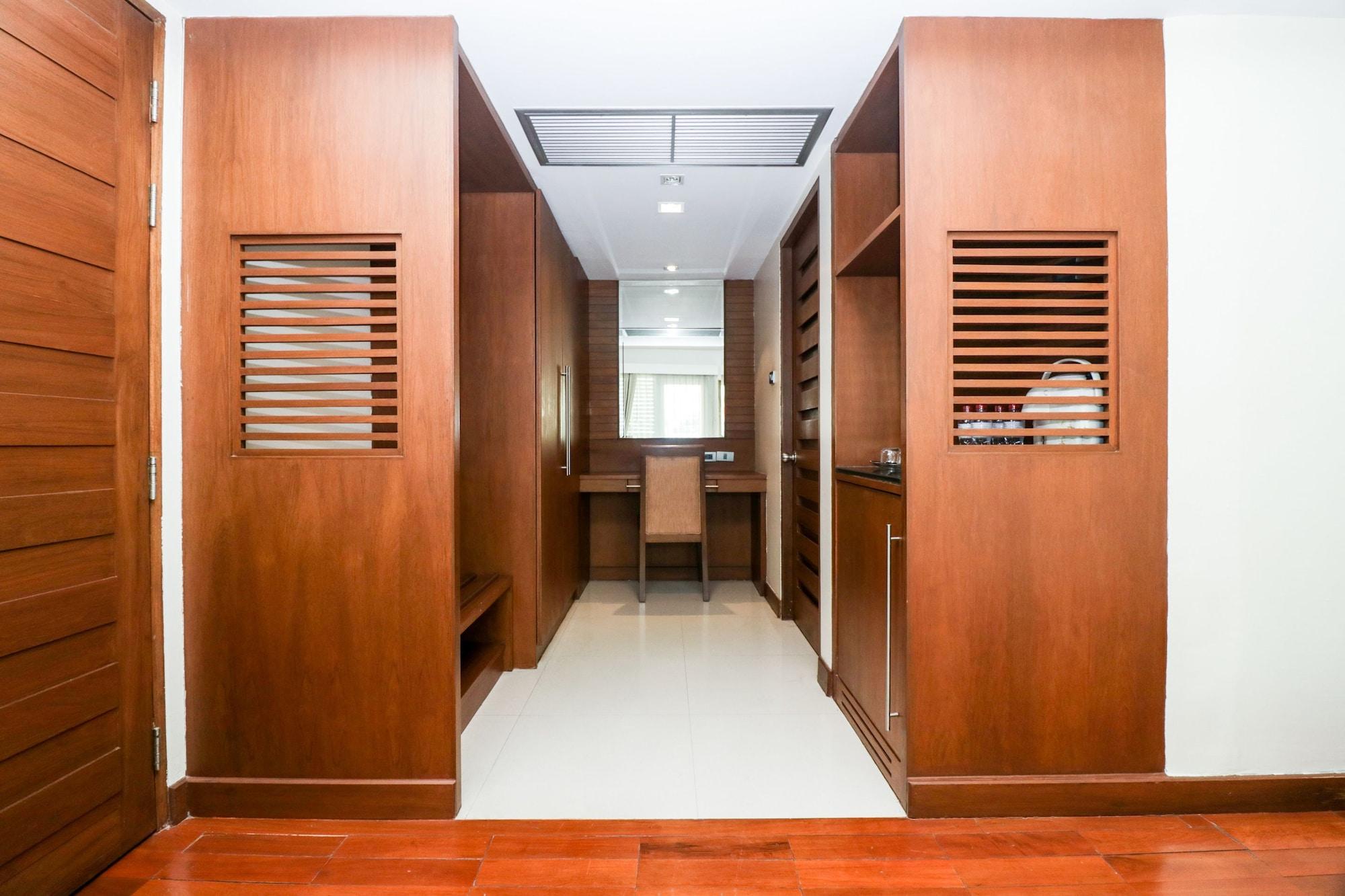 Bally Suite Sukhumvit Бангкок Екстер'єр фото