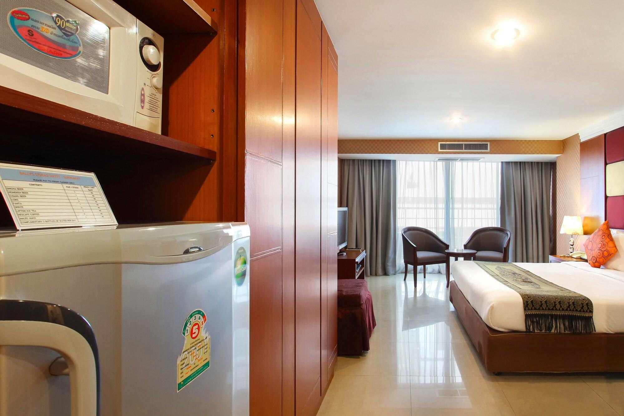 Bally Suite Sukhumvit Бангкок Екстер'єр фото