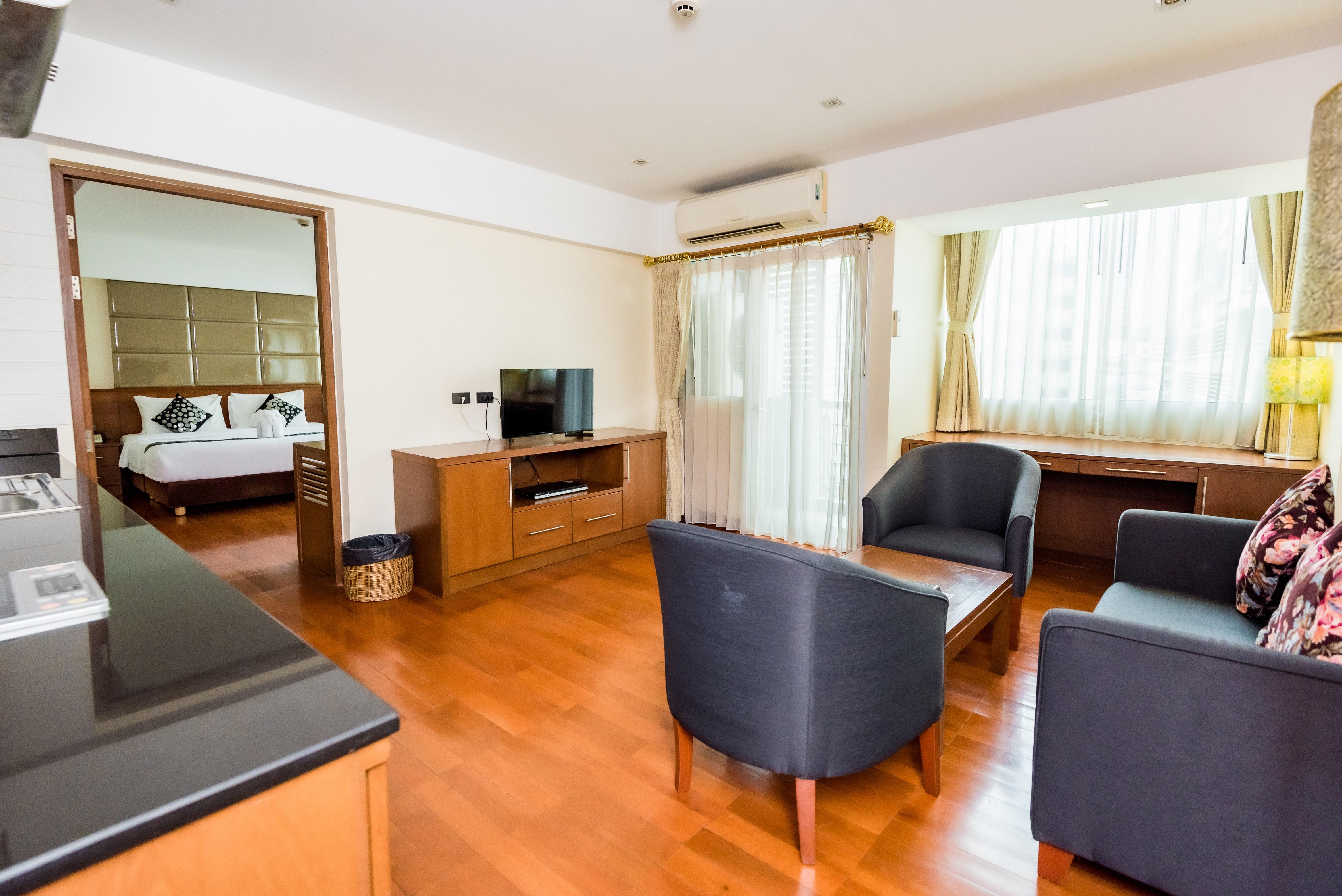 Bally Suite Sukhumvit Бангкок Екстер'єр фото