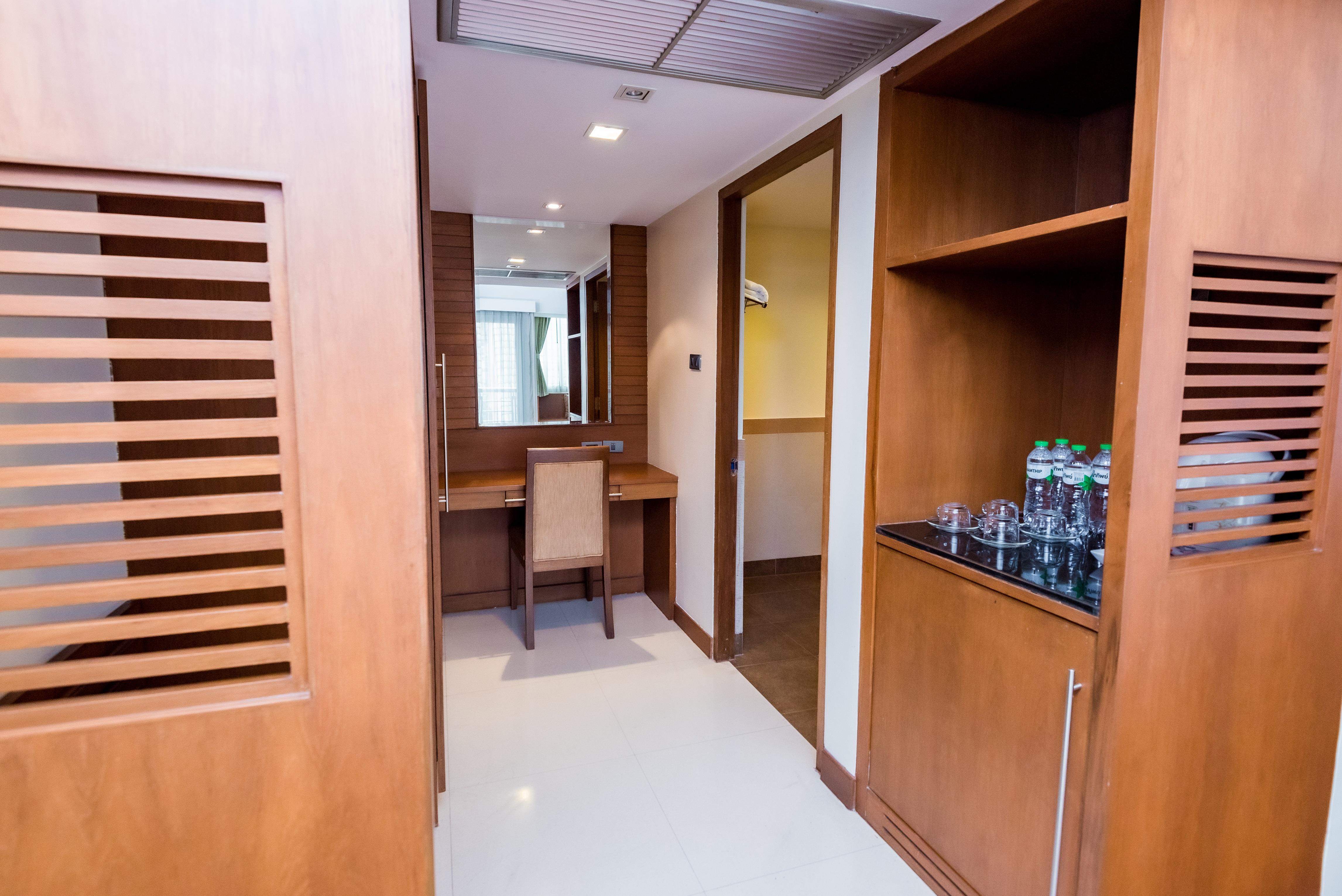 Bally Suite Sukhumvit Бангкок Екстер'єр фото