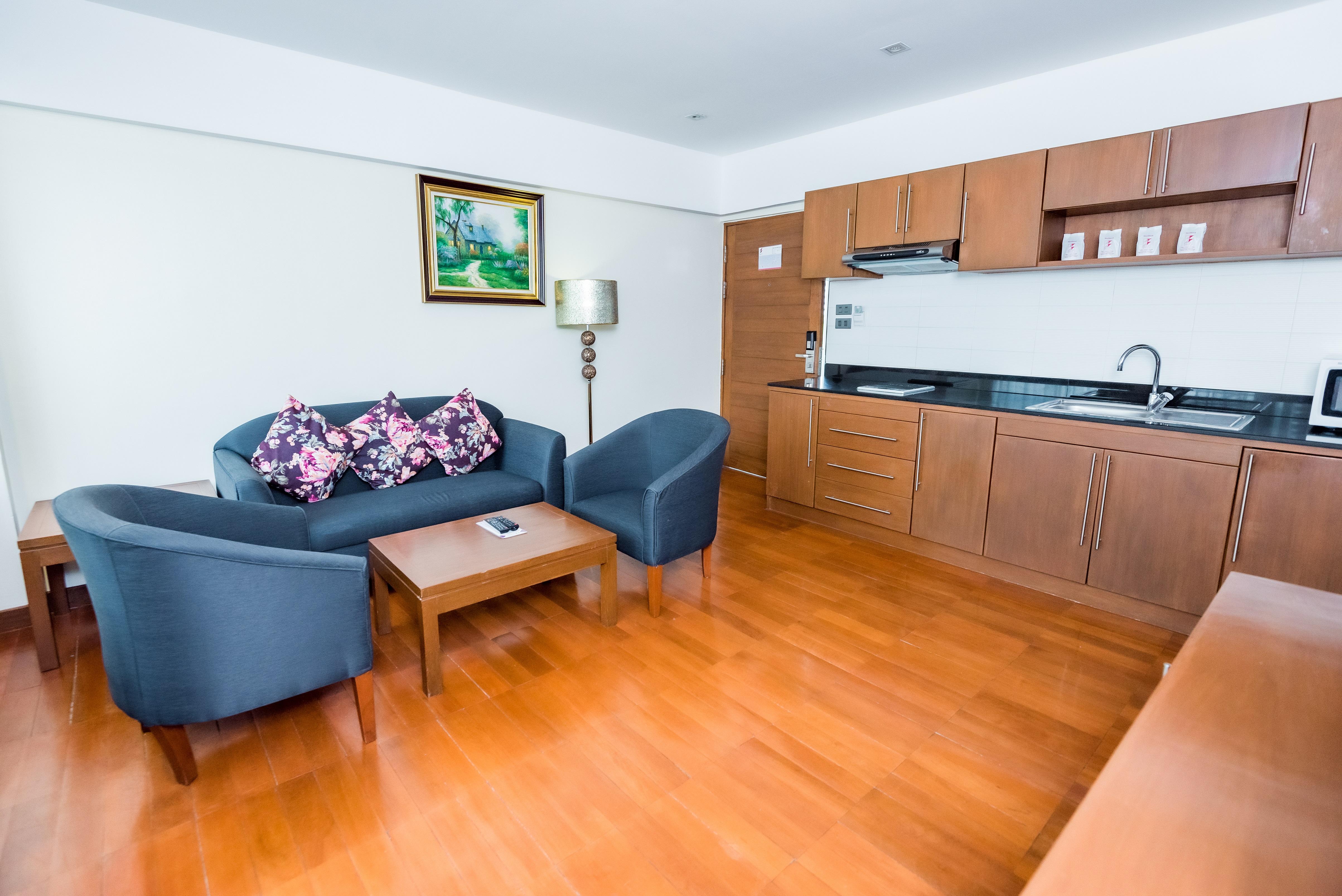 Bally Suite Sukhumvit Бангкок Екстер'єр фото