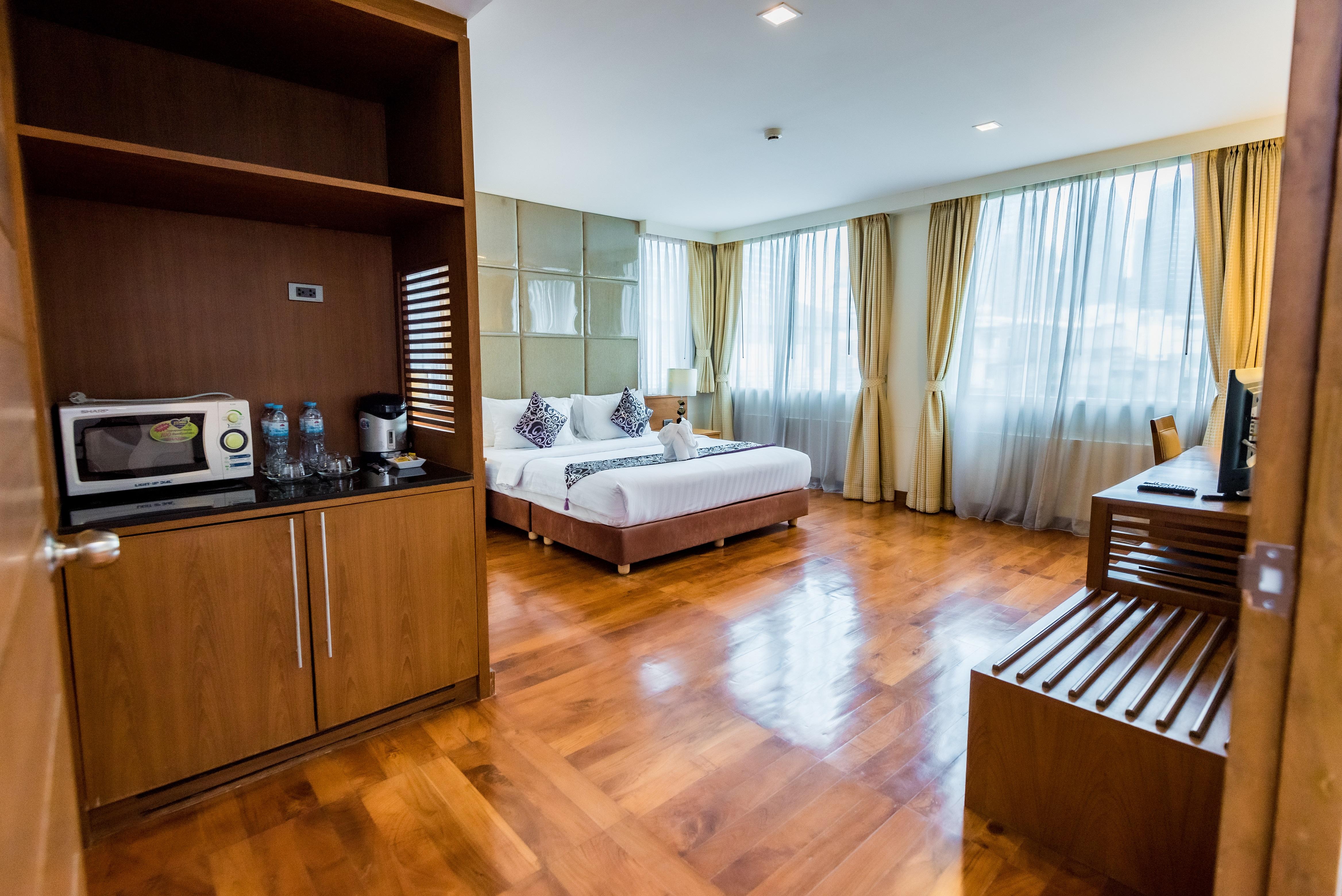 Bally Suite Sukhumvit Бангкок Екстер'єр фото