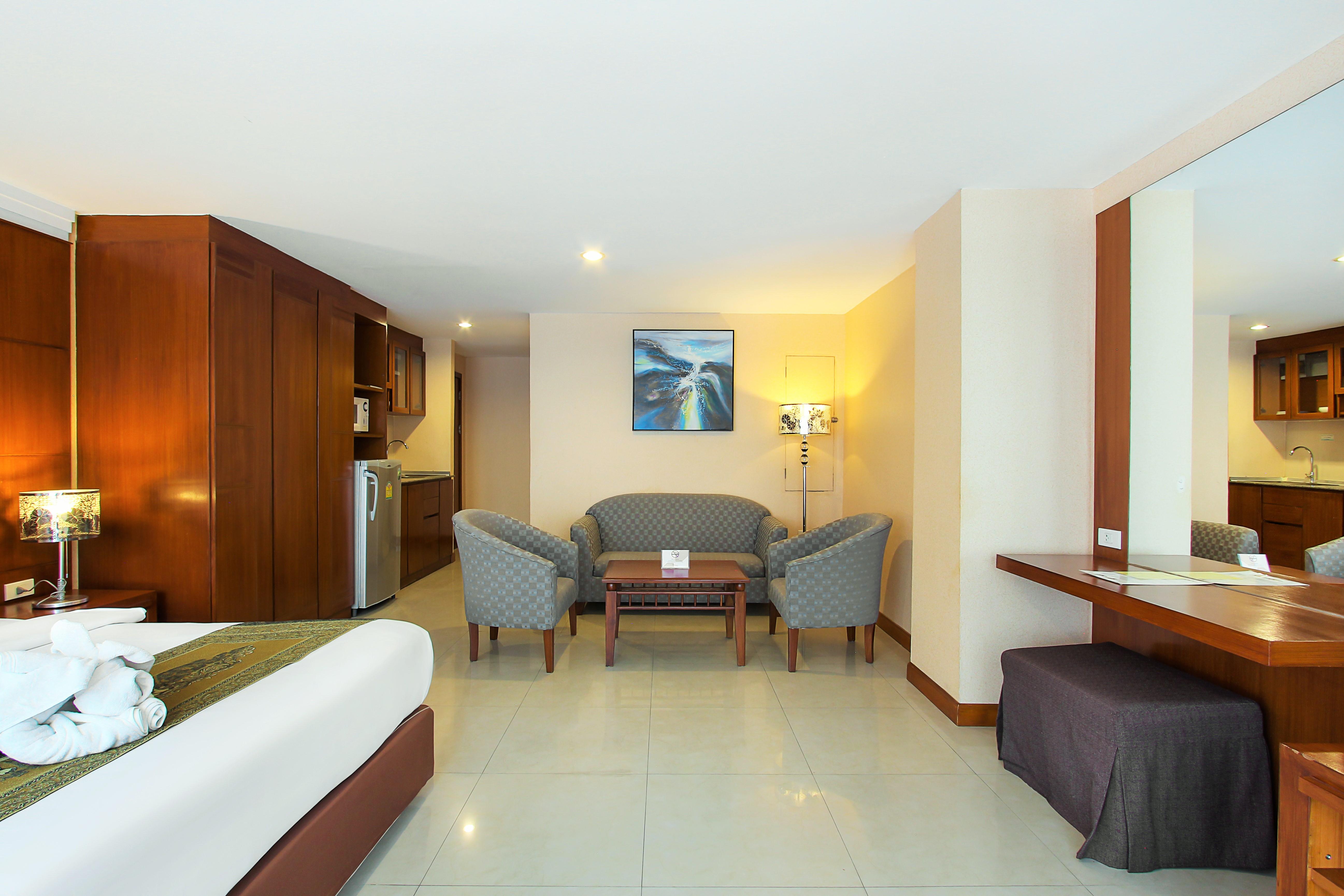Bally Suite Sukhumvit Бангкок Екстер'єр фото