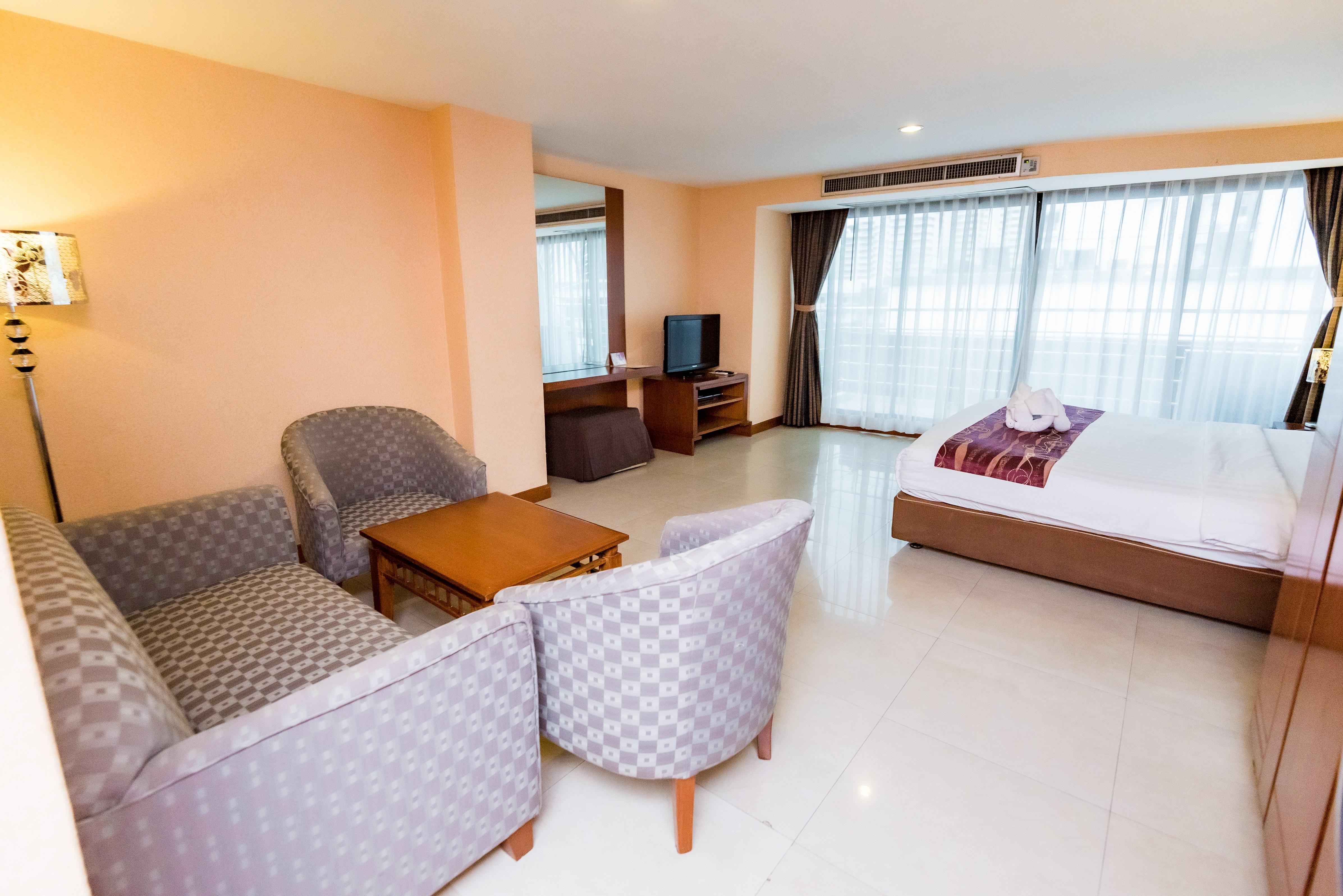Bally Suite Sukhumvit Бангкок Екстер'єр фото