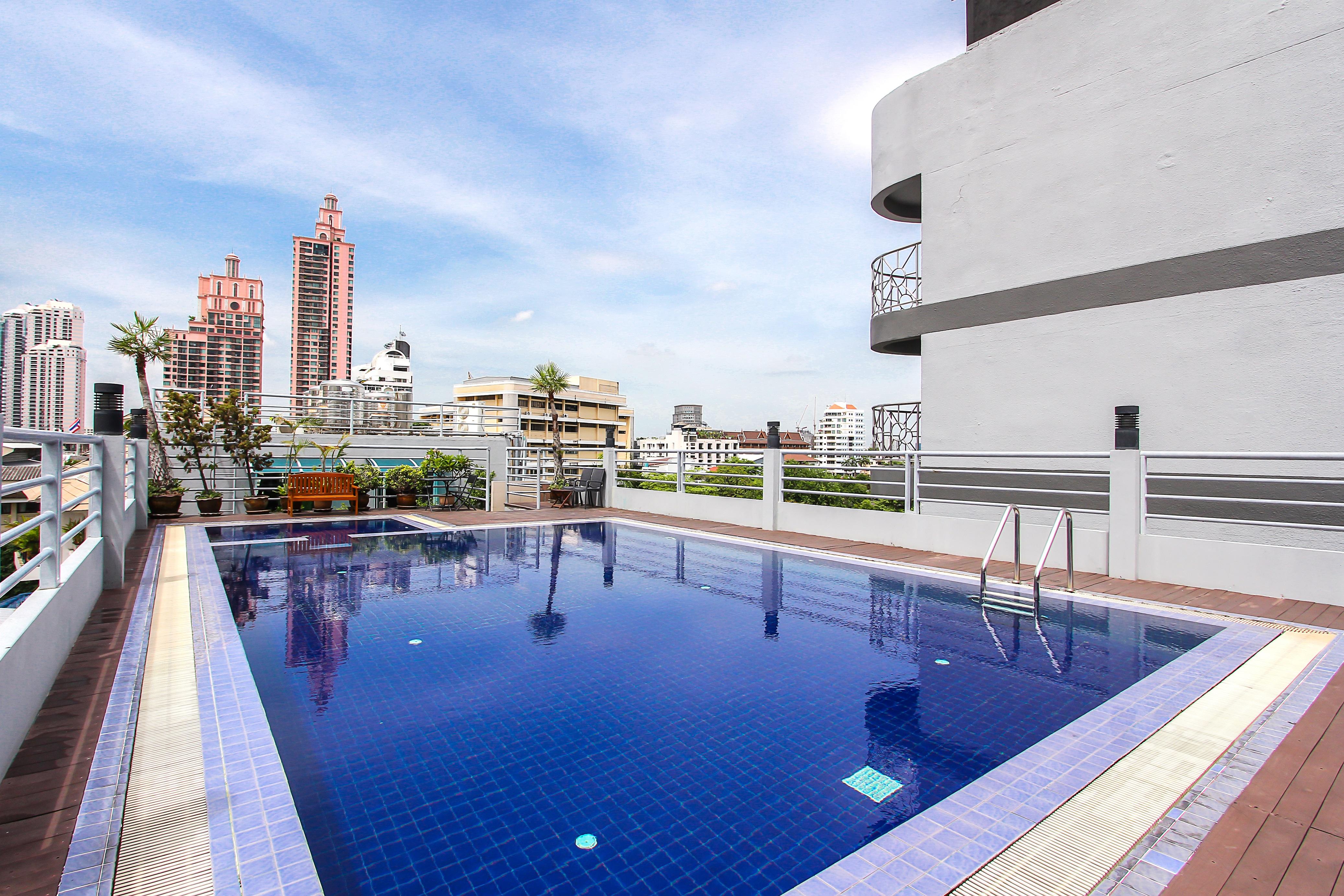 Bally Suite Sukhumvit Бангкок Екстер'єр фото