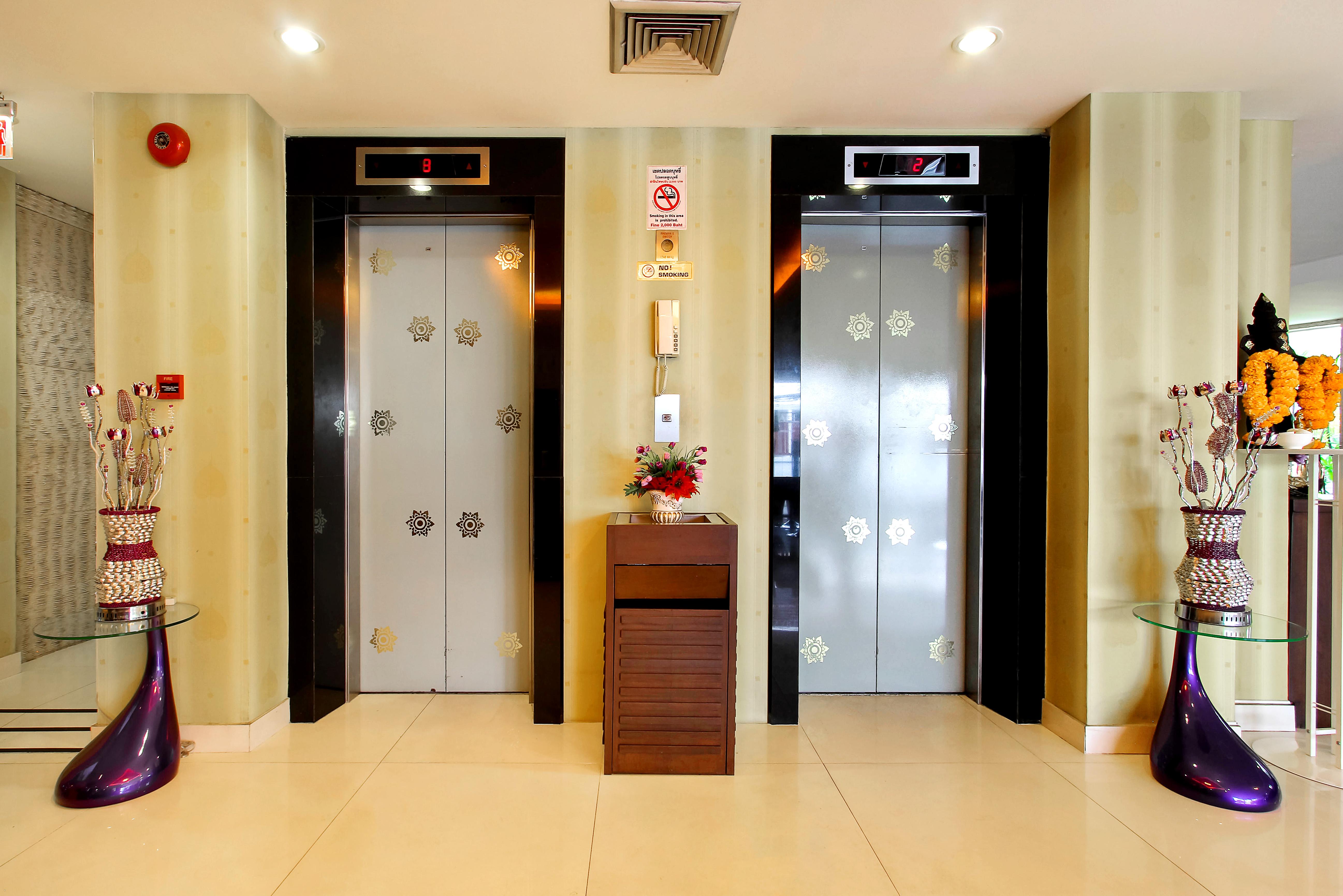 Bally Suite Sukhumvit Бангкок Екстер'єр фото
