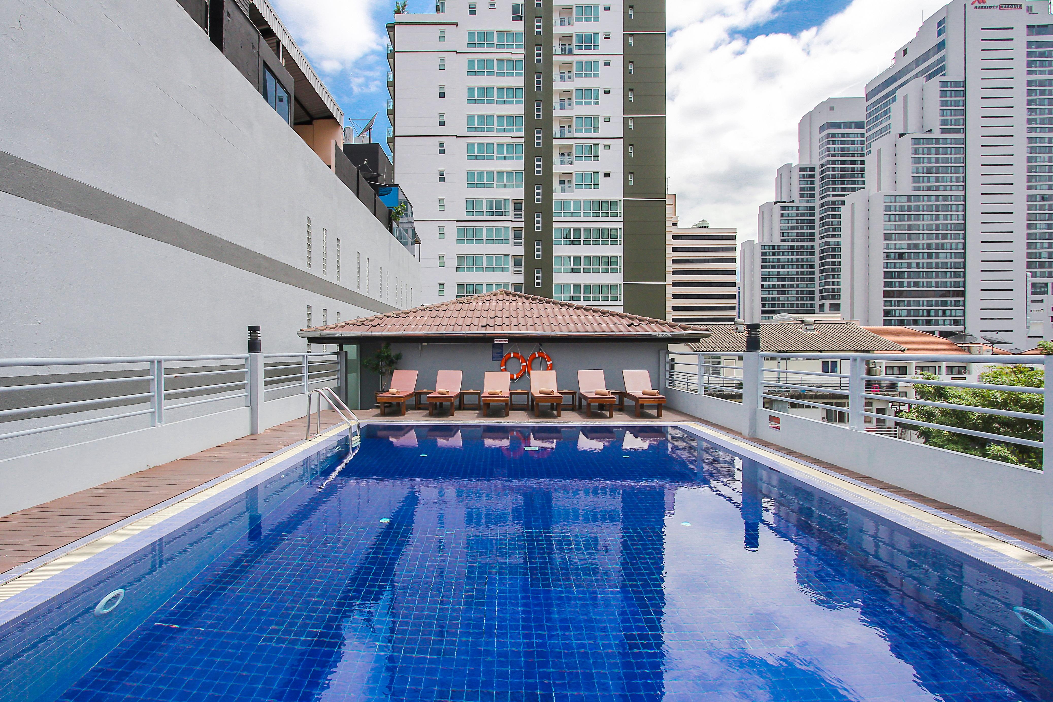 Bally Suite Sukhumvit Бангкок Екстер'єр фото