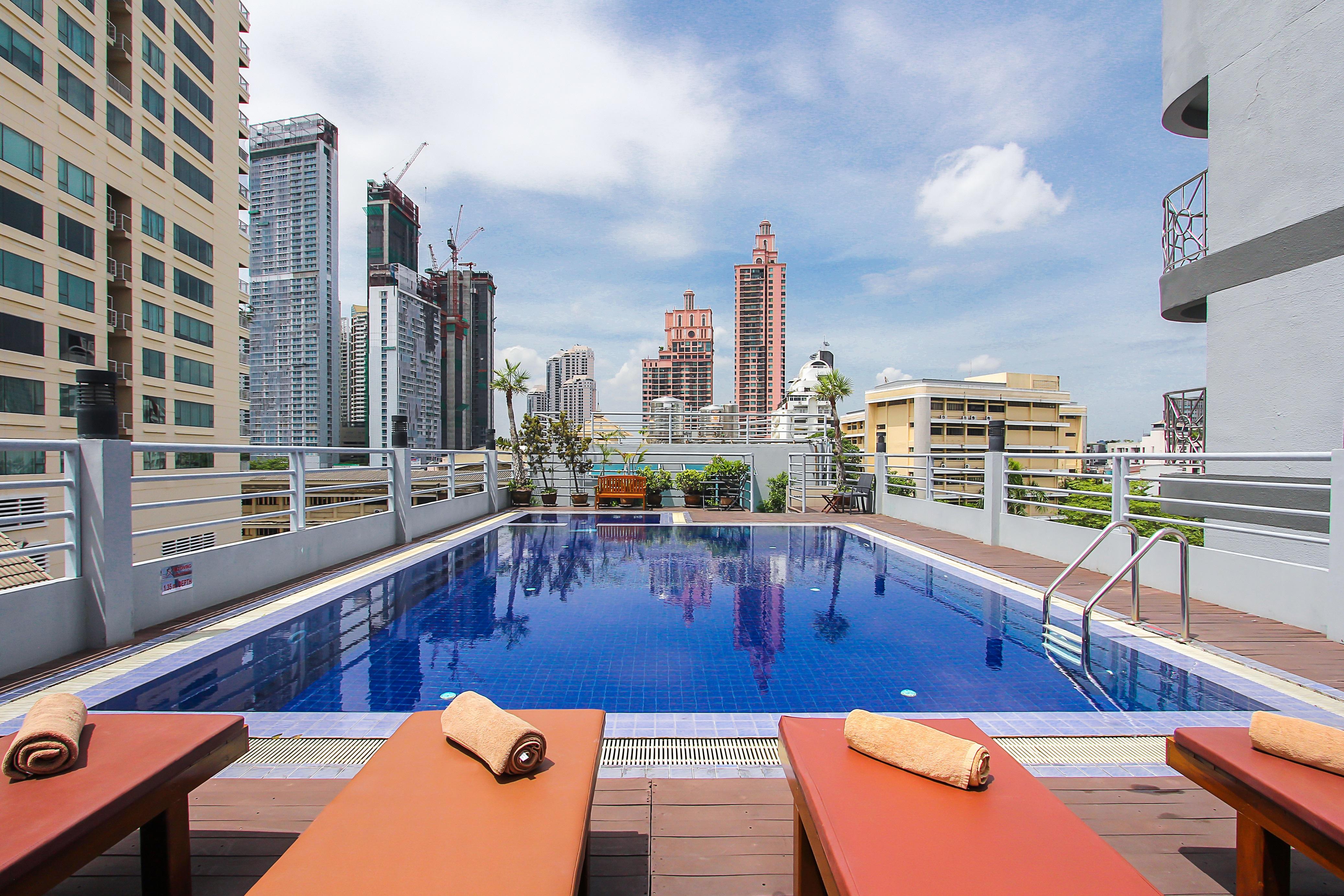 Bally Suite Sukhumvit Бангкок Екстер'єр фото