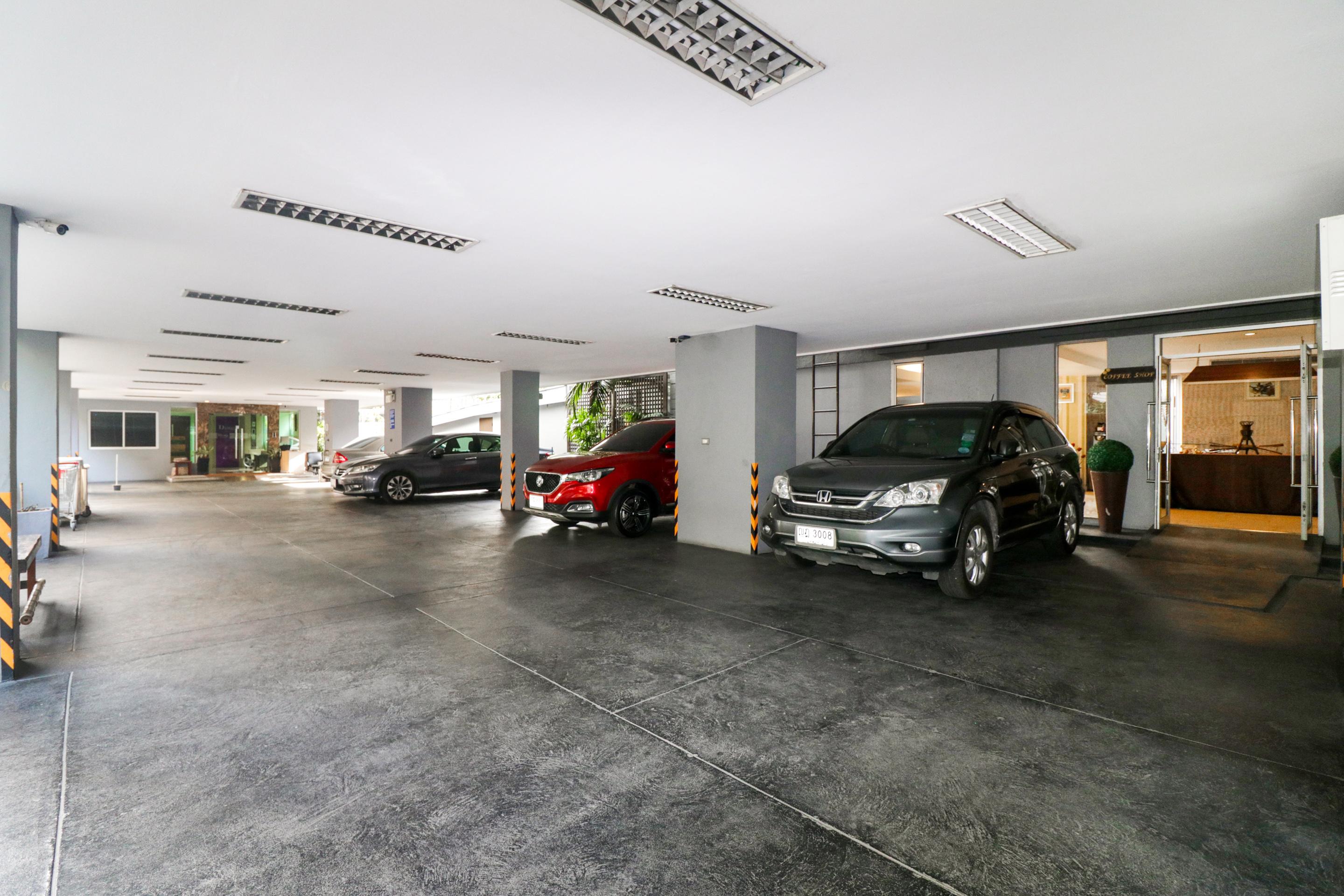 Bally Suite Sukhumvit Бангкок Екстер'єр фото
