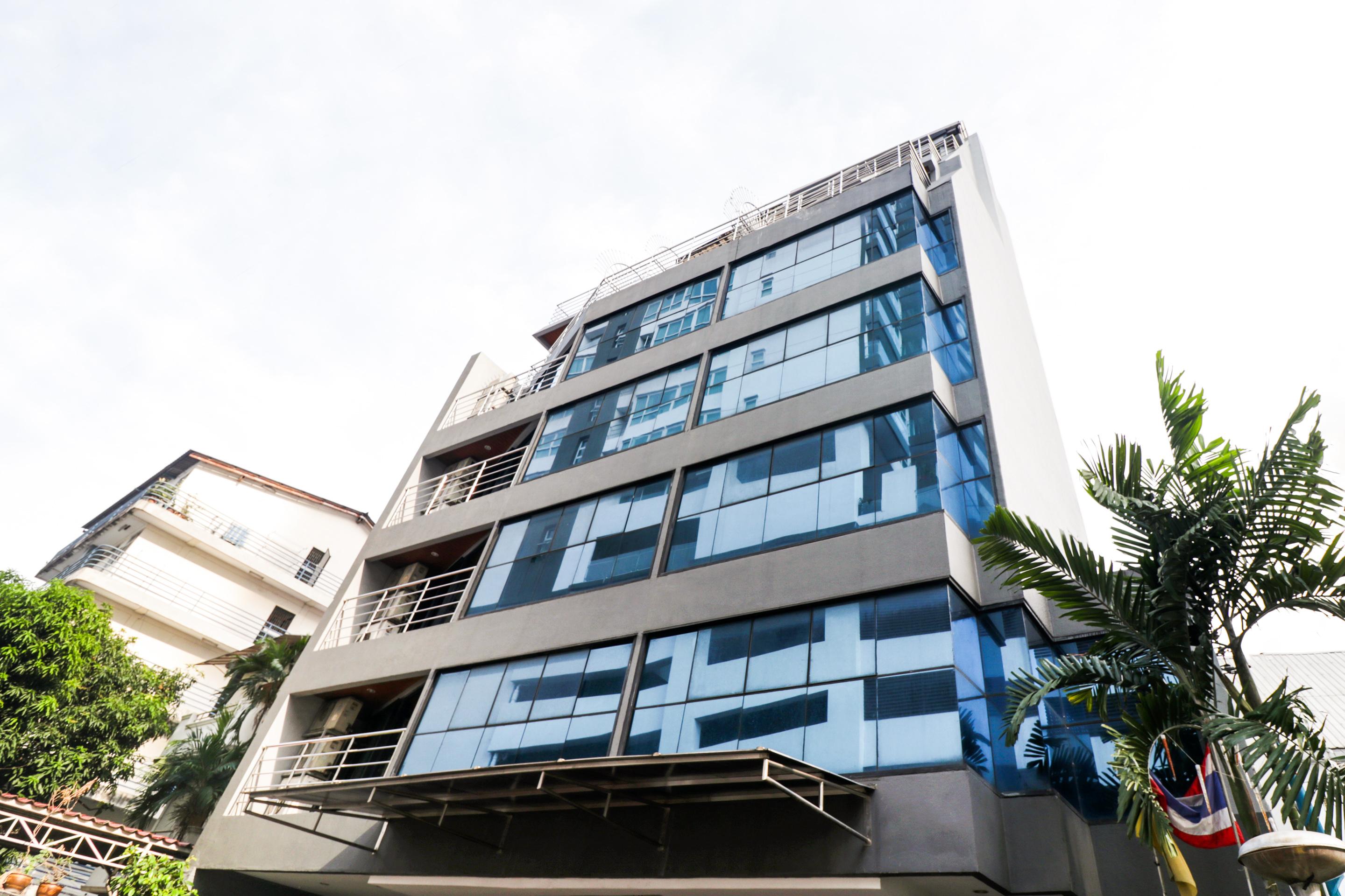 Bally Suite Sukhumvit Бангкок Екстер'єр фото