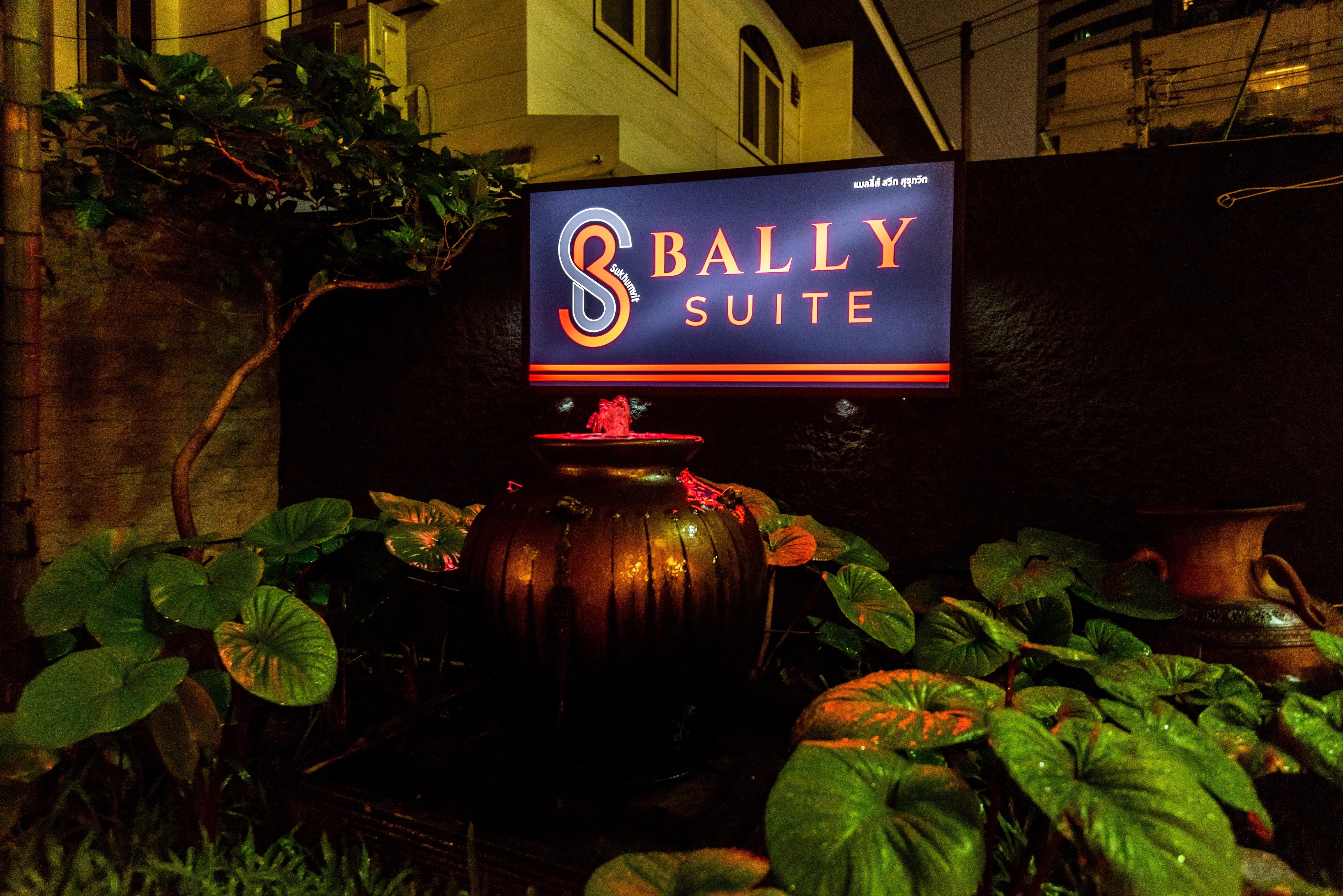 Bally Suite Sukhumvit Бангкок Екстер'єр фото