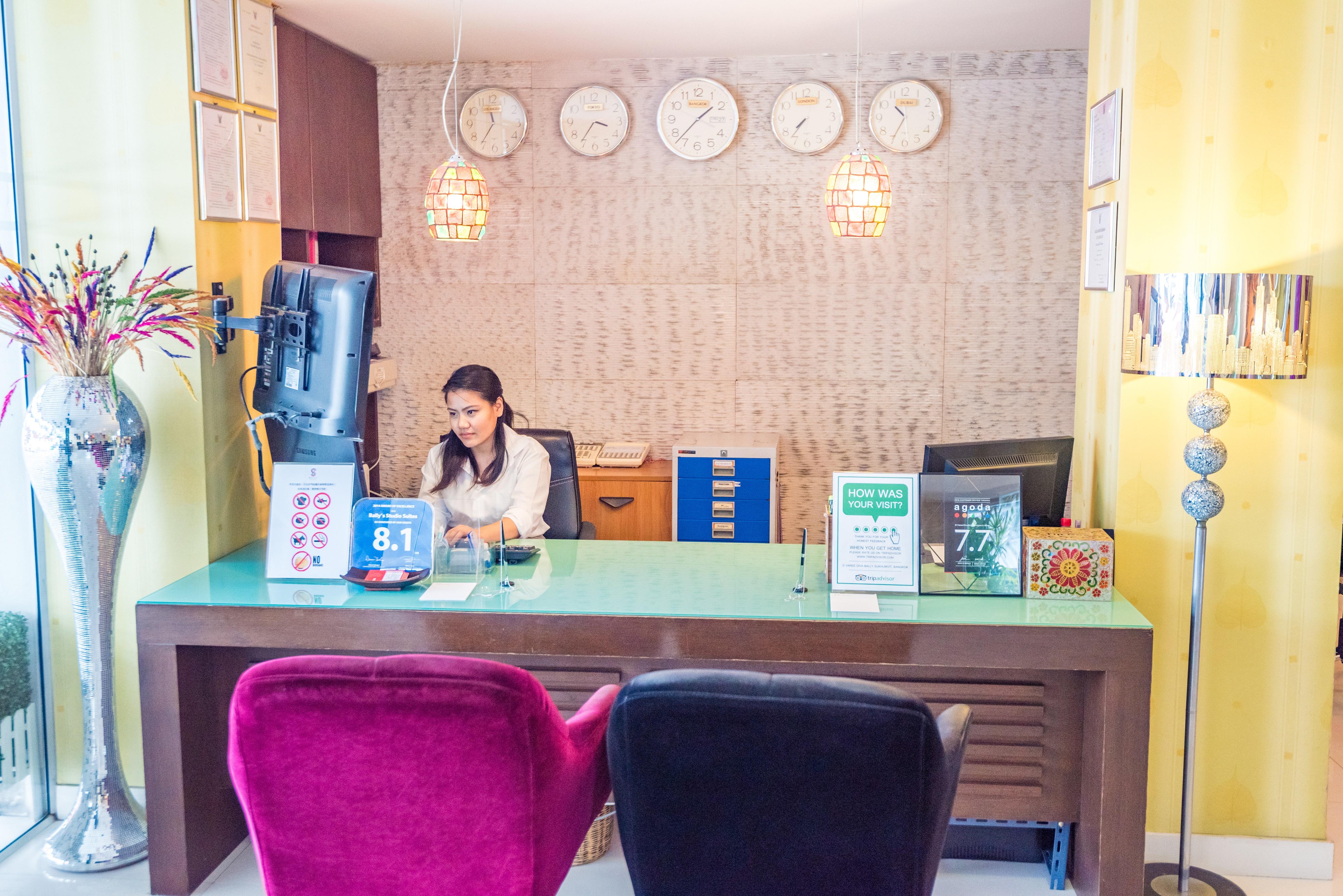 Bally Suite Sukhumvit Бангкок Екстер'єр фото
