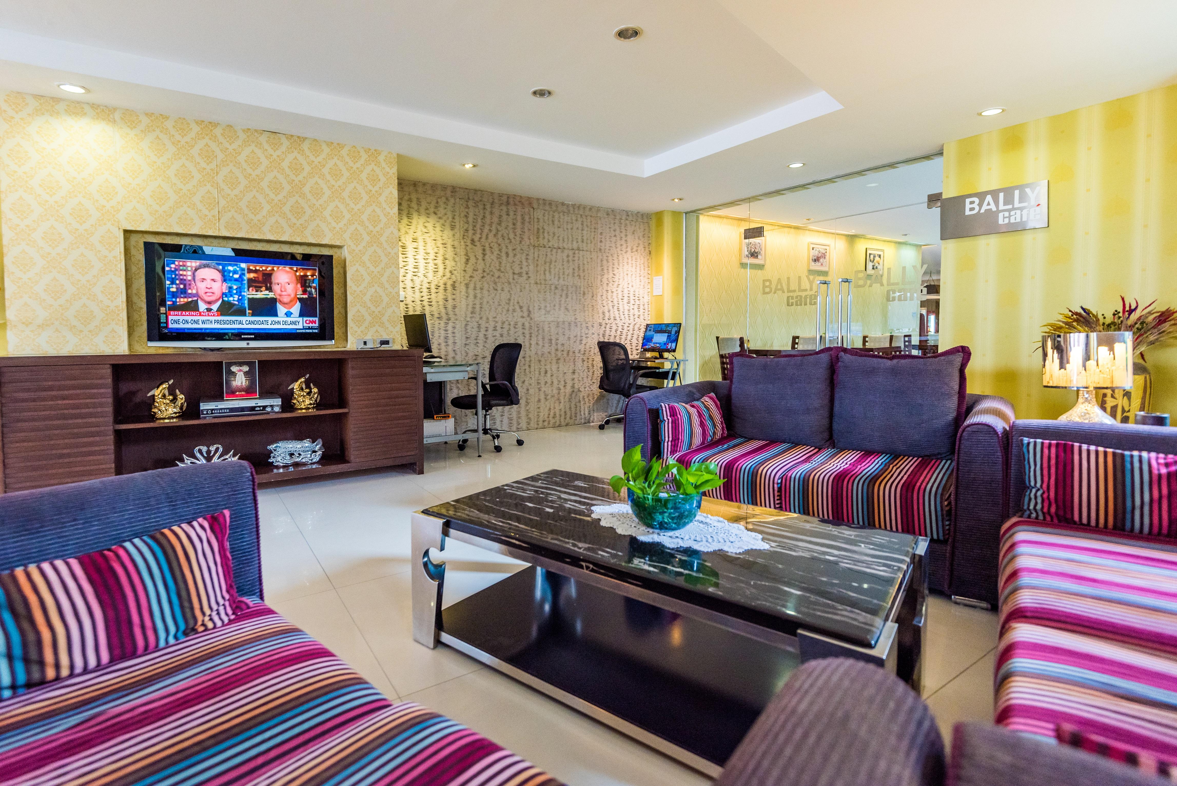Bally Suite Sukhumvit Бангкок Екстер'єр фото