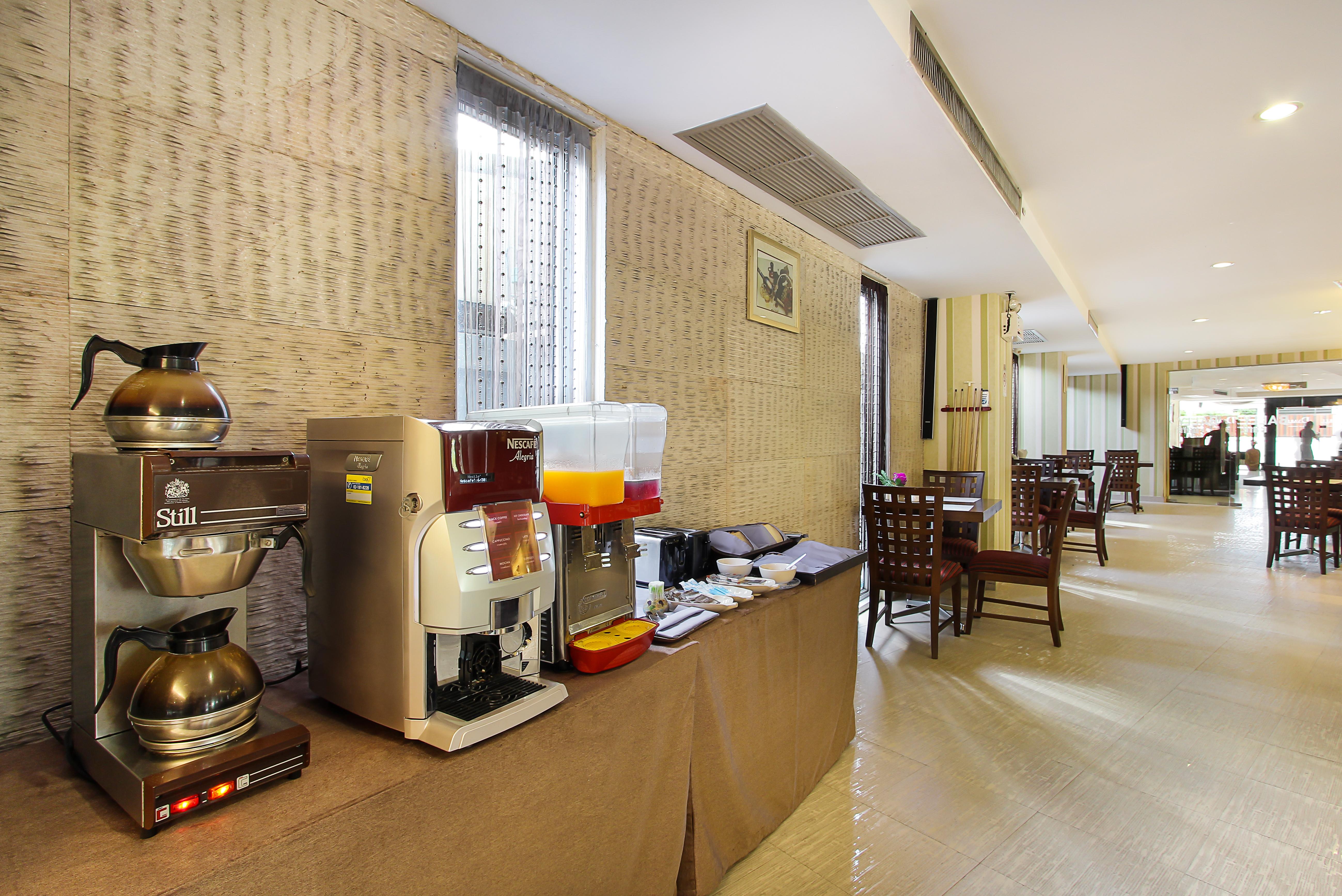 Bally Suite Sukhumvit Бангкок Екстер'єр фото