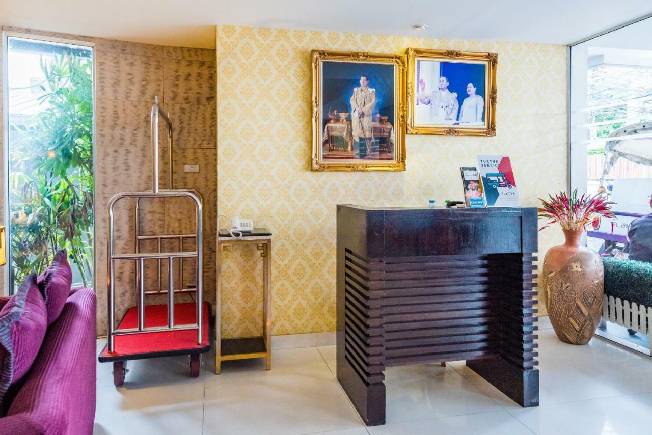 Bally Suite Sukhumvit Бангкок Екстер'єр фото