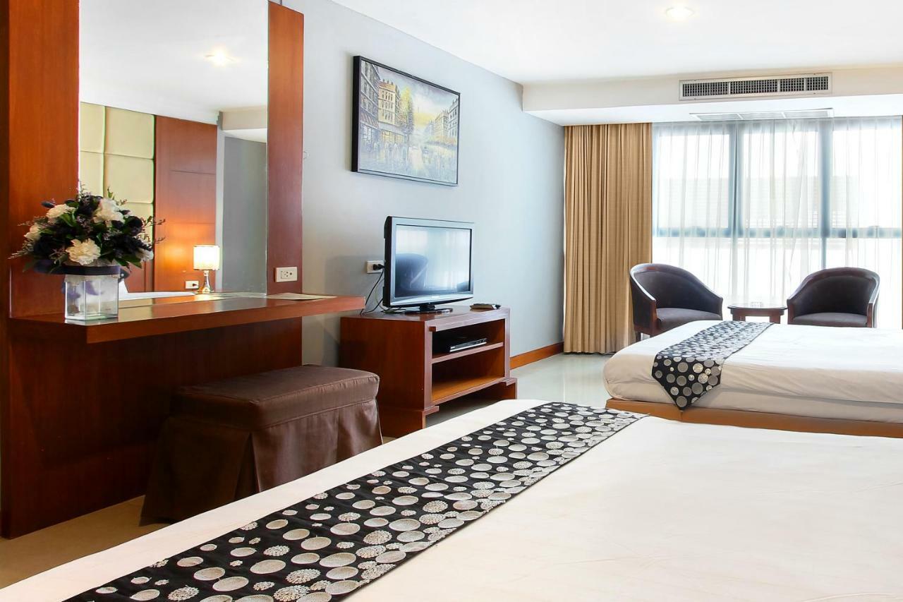 Bally Suite Sukhumvit Бангкок Екстер'єр фото