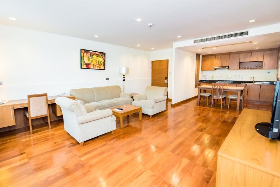 Bally Suite Sukhumvit Бангкок Екстер'єр фото